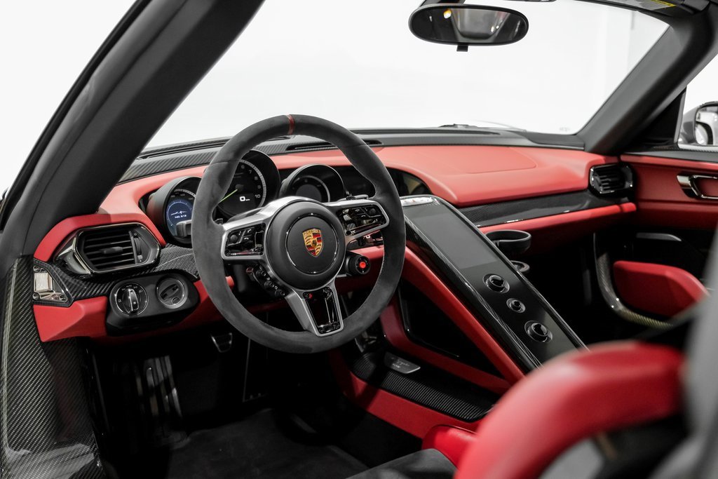 Used 2015 Porsche 918 Spyder image 9