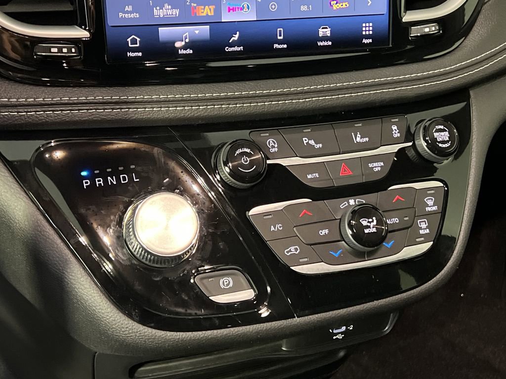 New 2026 Chrysler Pacifica Select image 23