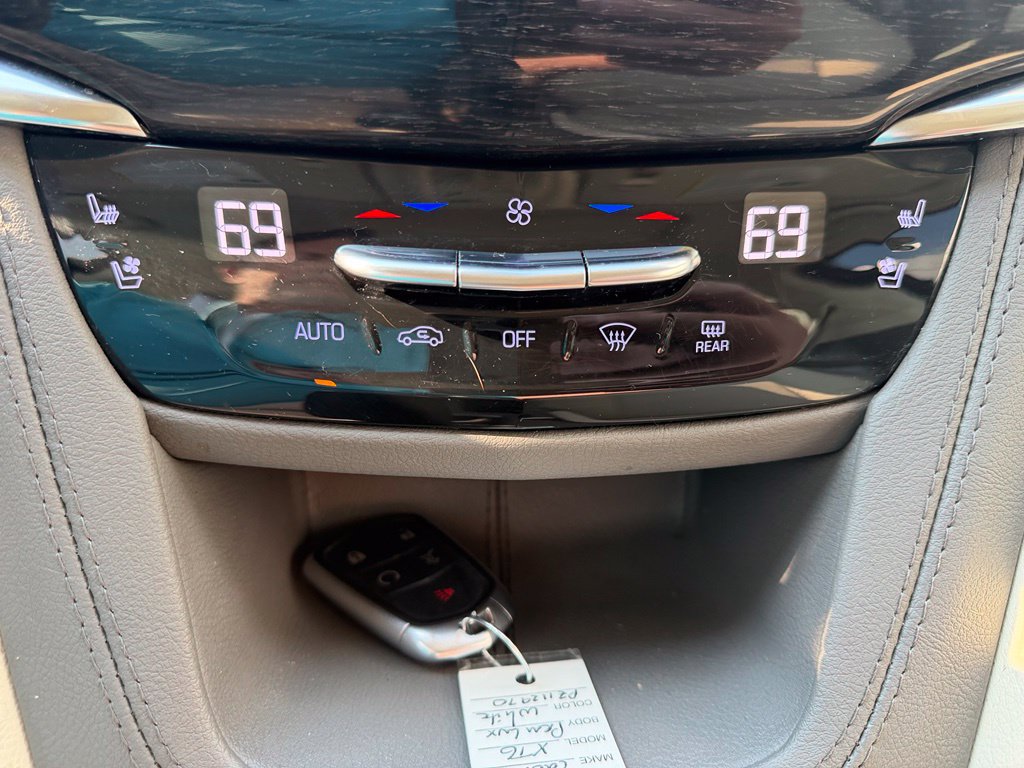 Used 2023 Cadillac XT6 Premium Luxury w/ Technology Package FWD image 16