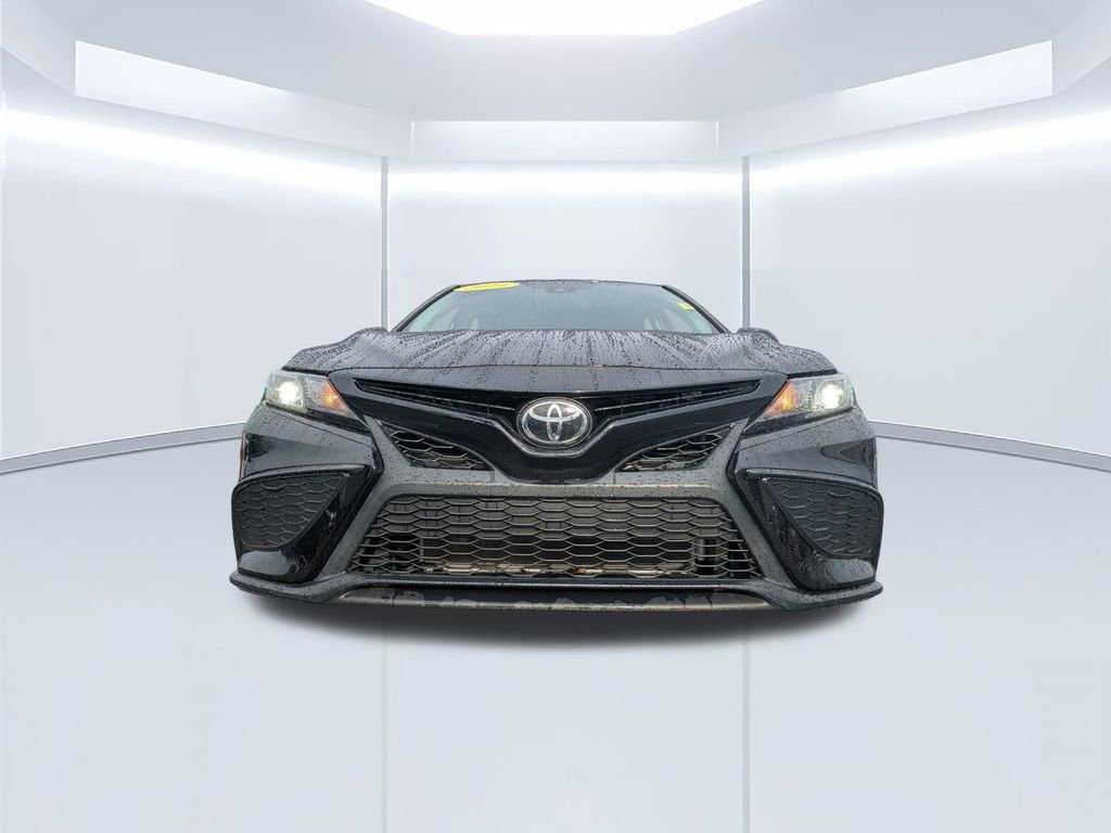 Used 2024 Toyota Camry SE image 9