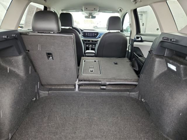 Used 2024 Volkswagen Taos SE image 30