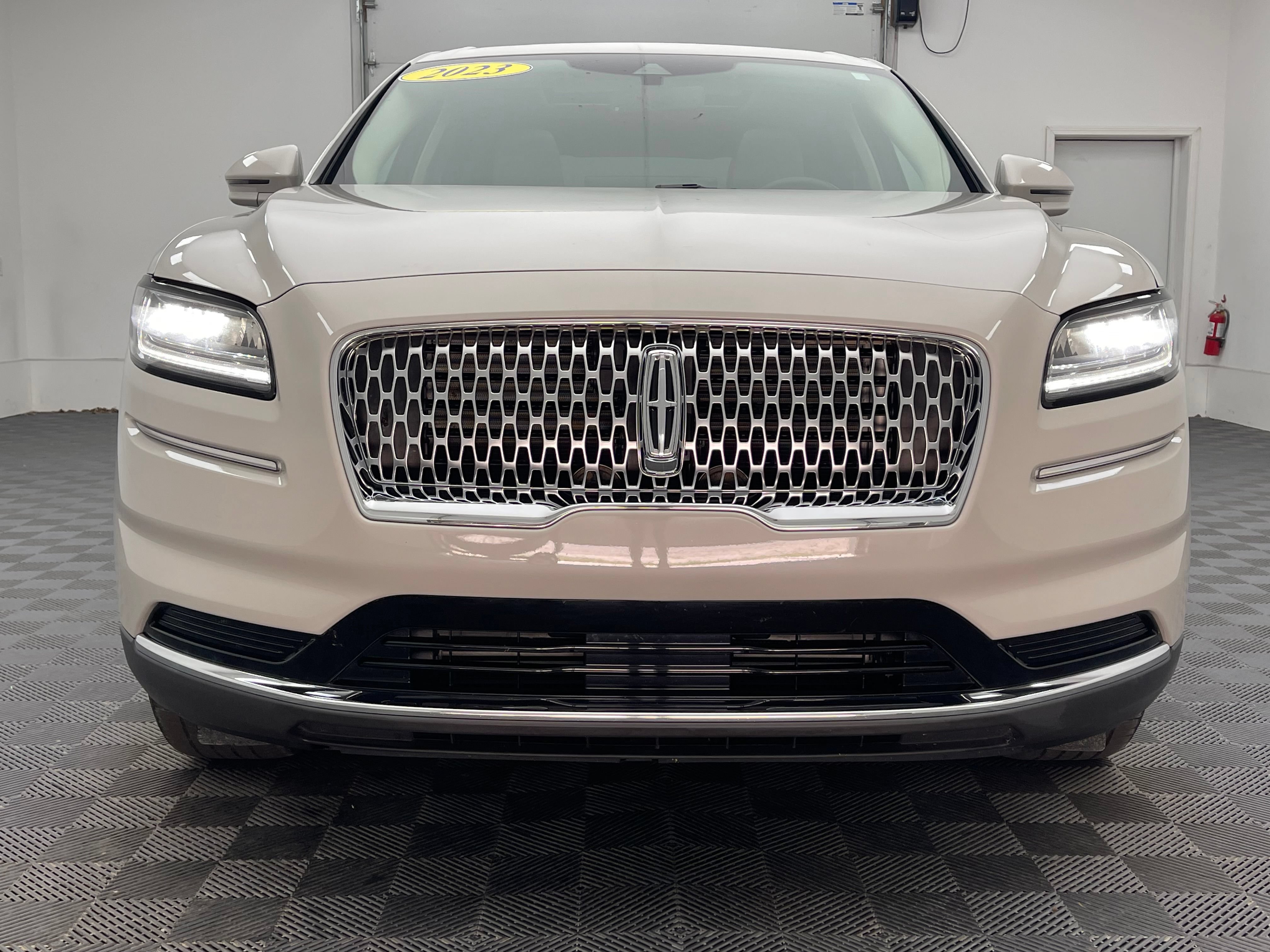 Used 2023 Lincoln Nautilus Reserve AWD/4WD image 15