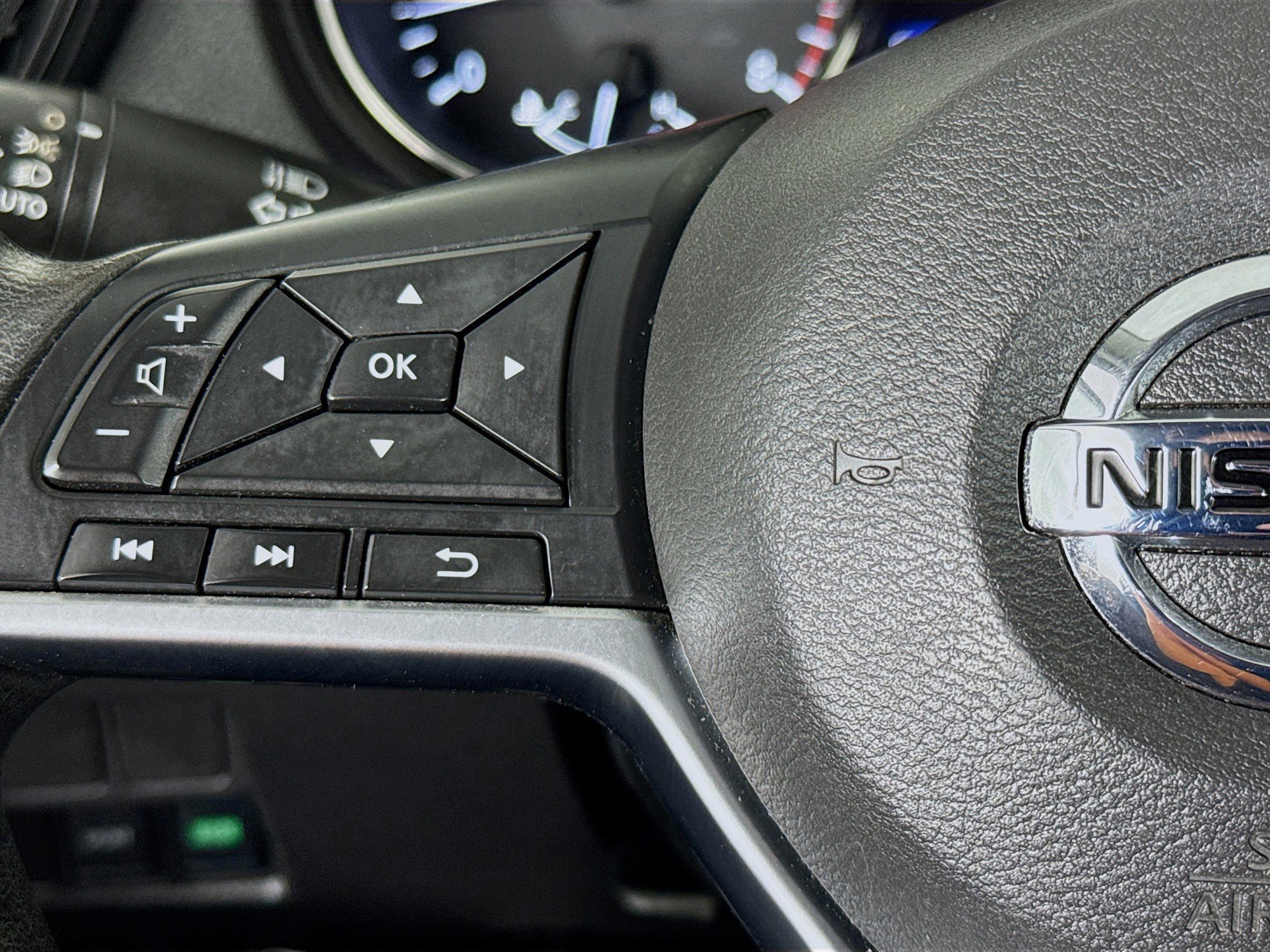 Used 2020 Nissan Rogue Sport SV image 13