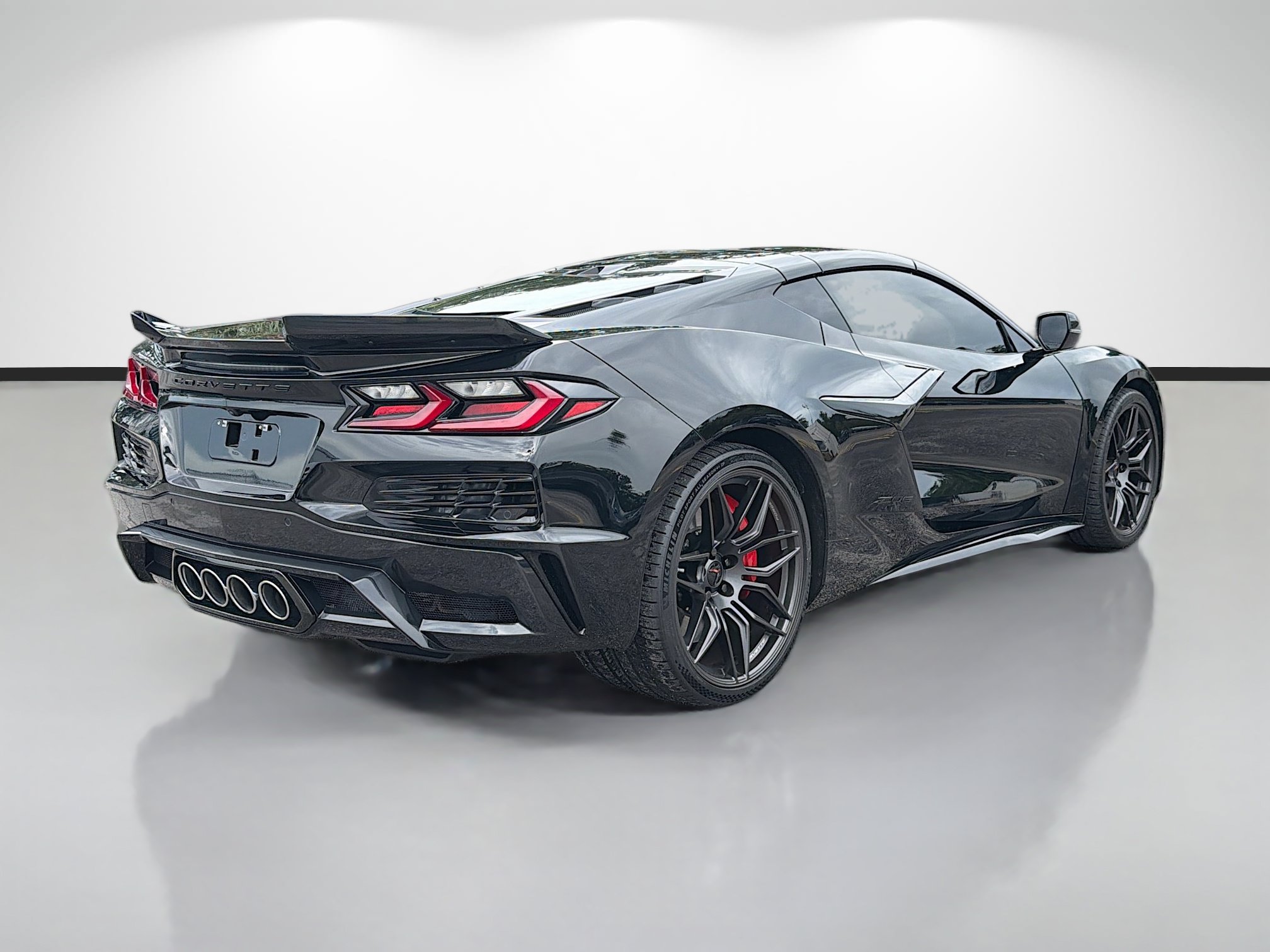 Used 2024 Chevrolet Corvette Z06 w/ Stealth Interior Trim Package RWD image 5