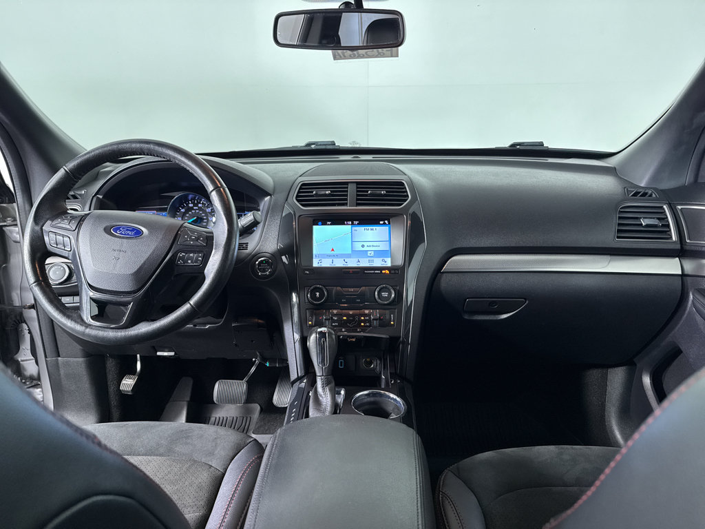 Used 2019 Ford Explorer XLT w/ Equipment Group 202A AWD/4WD image 4