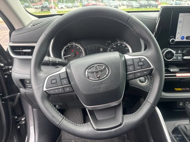 Used 2025 Toyota Highlander XLE FWD image 29