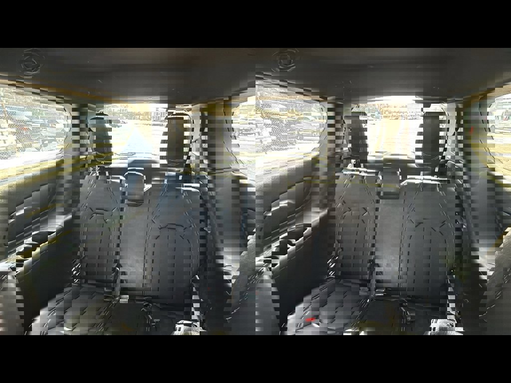 Used 2025 Chrysler Pacifica Select image 22