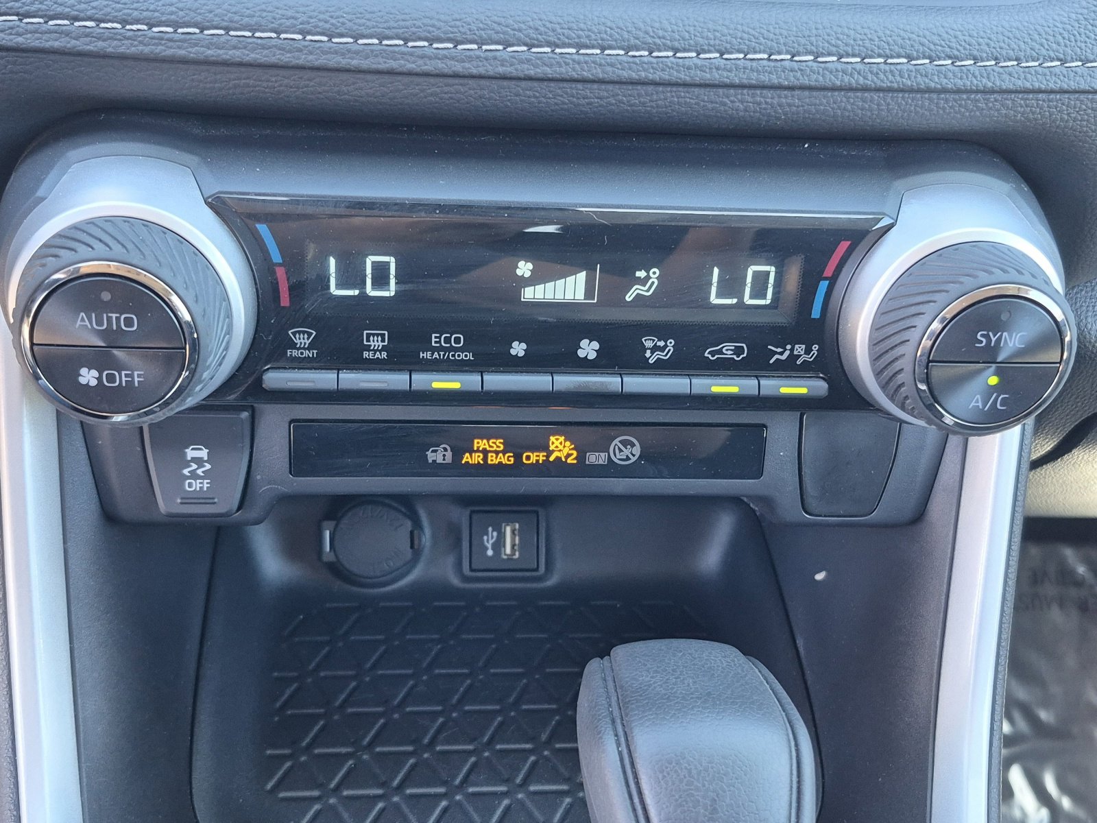 Used 2025 Toyota RAV4 LE image 32