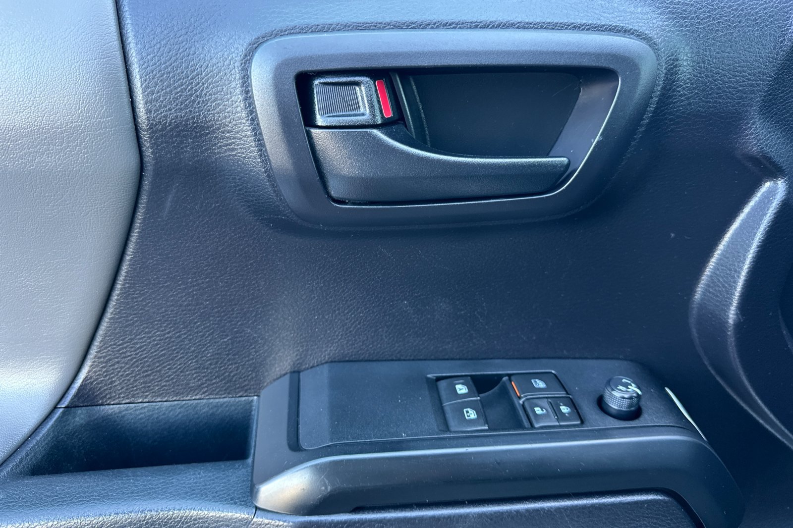 Used 2020 Toyota Tacoma SR RWD image 11