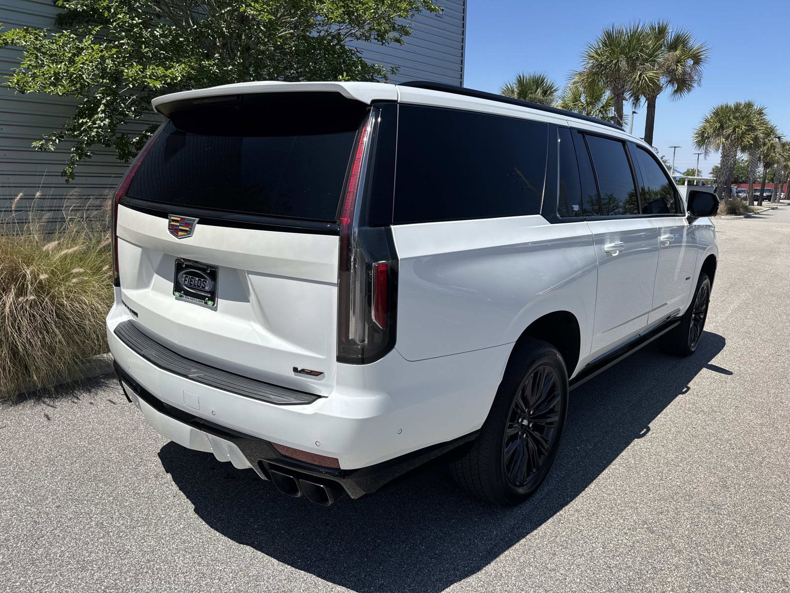 Used 2023 Cadillac Escalade ESV V AWD/4WD image 6