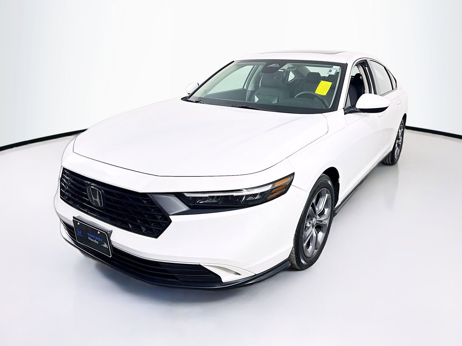Used 2023 Honda Accord EX image 3