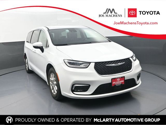 Used 2023 Chrysler Pacifica Touring-L FWD image 1