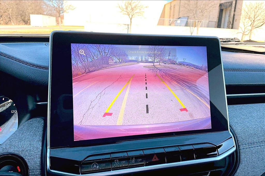 Used 2024 Jeep Compass Latitude image 21