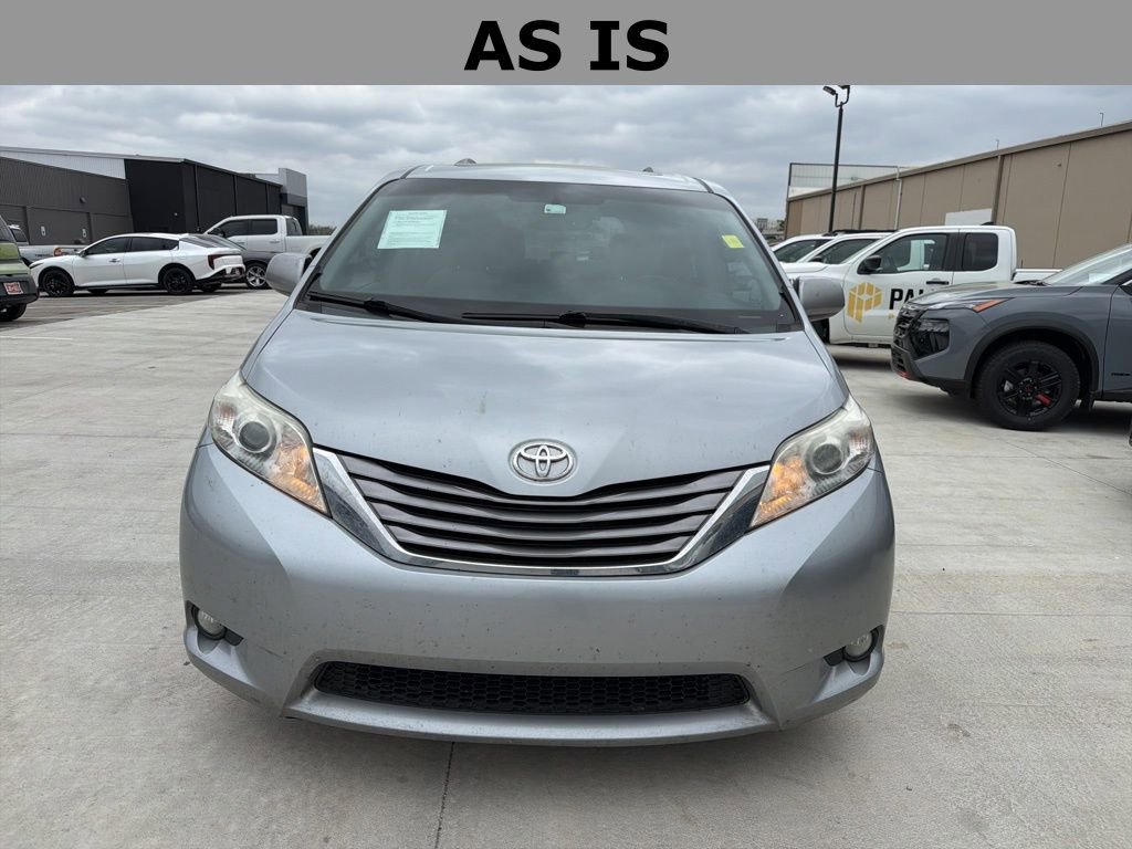 Used 2015 Toyota Sienna XLE Premium image 2