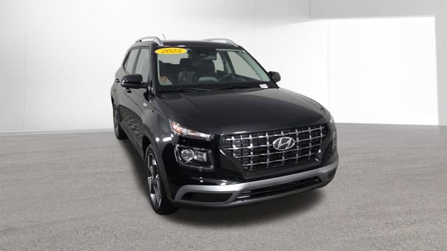 Used 2025 Hyundai Venue SEL image 3