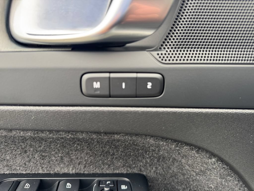 Certified 2026 Volvo XC40 B5 Plus AWD/4WD image 15