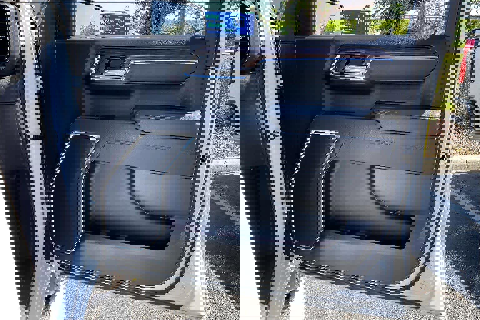 Certified 2025 GMC Sierra 1500 SLT RWD image 23