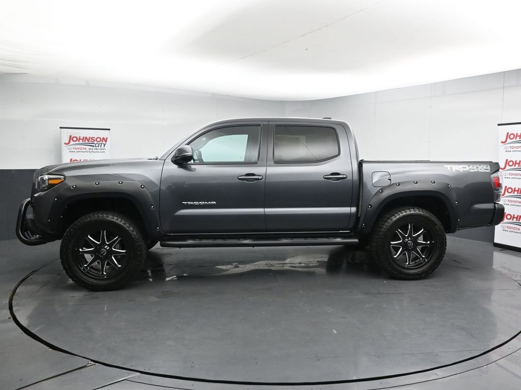 Used 2022 Toyota Tacoma TRD Off-Road w/ Technology Package image 5