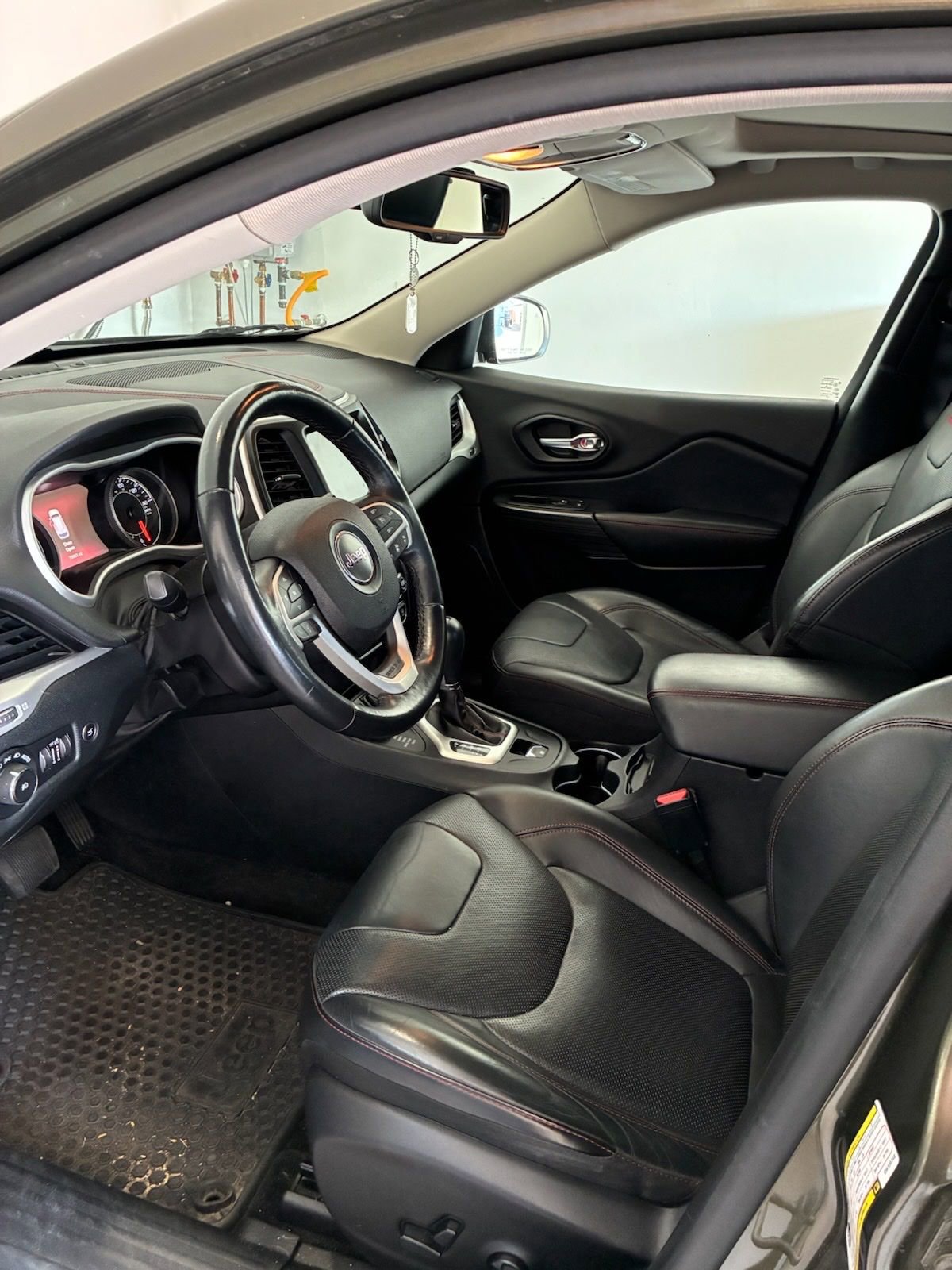 Used 2016 Jeep Cherokee Trailhawk w/ Comfort/Convenience Group image 5