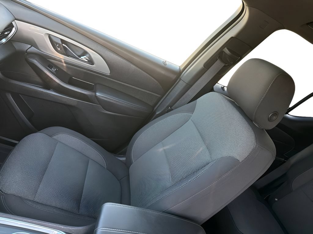Used 2023 Chevrolet Traverse LT FWD image 26
