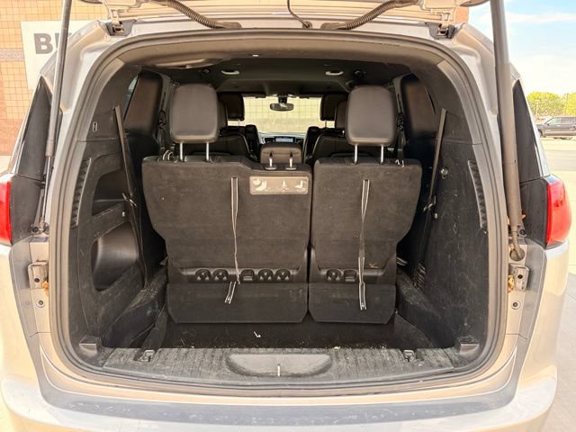 Used 2018 Chrysler Pacifica Touring-L Plus w/ S Appearance Package FWD image 16