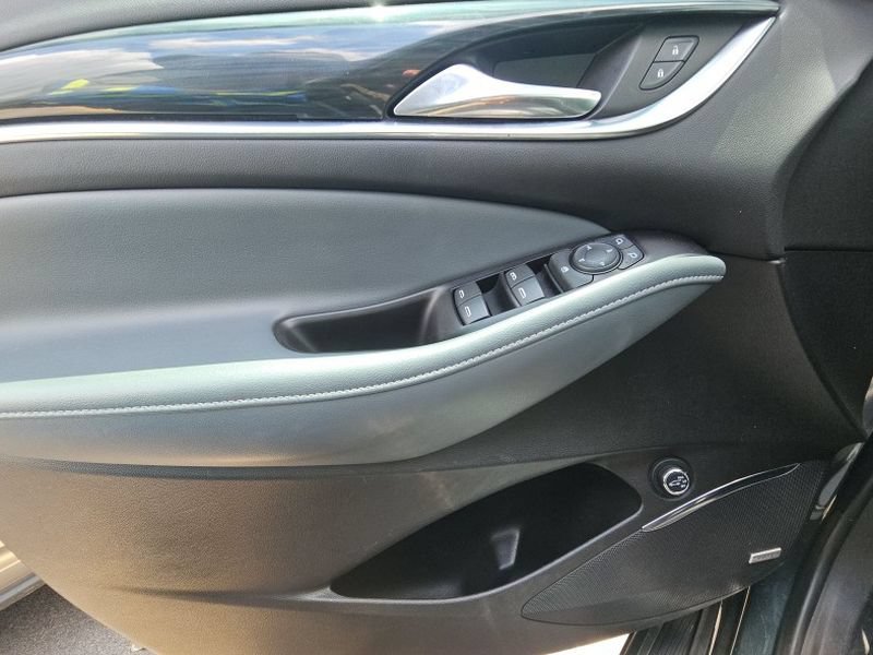 Used 2020 Buick Enclave Essence w/ Sound and Sites Package FWD image 30