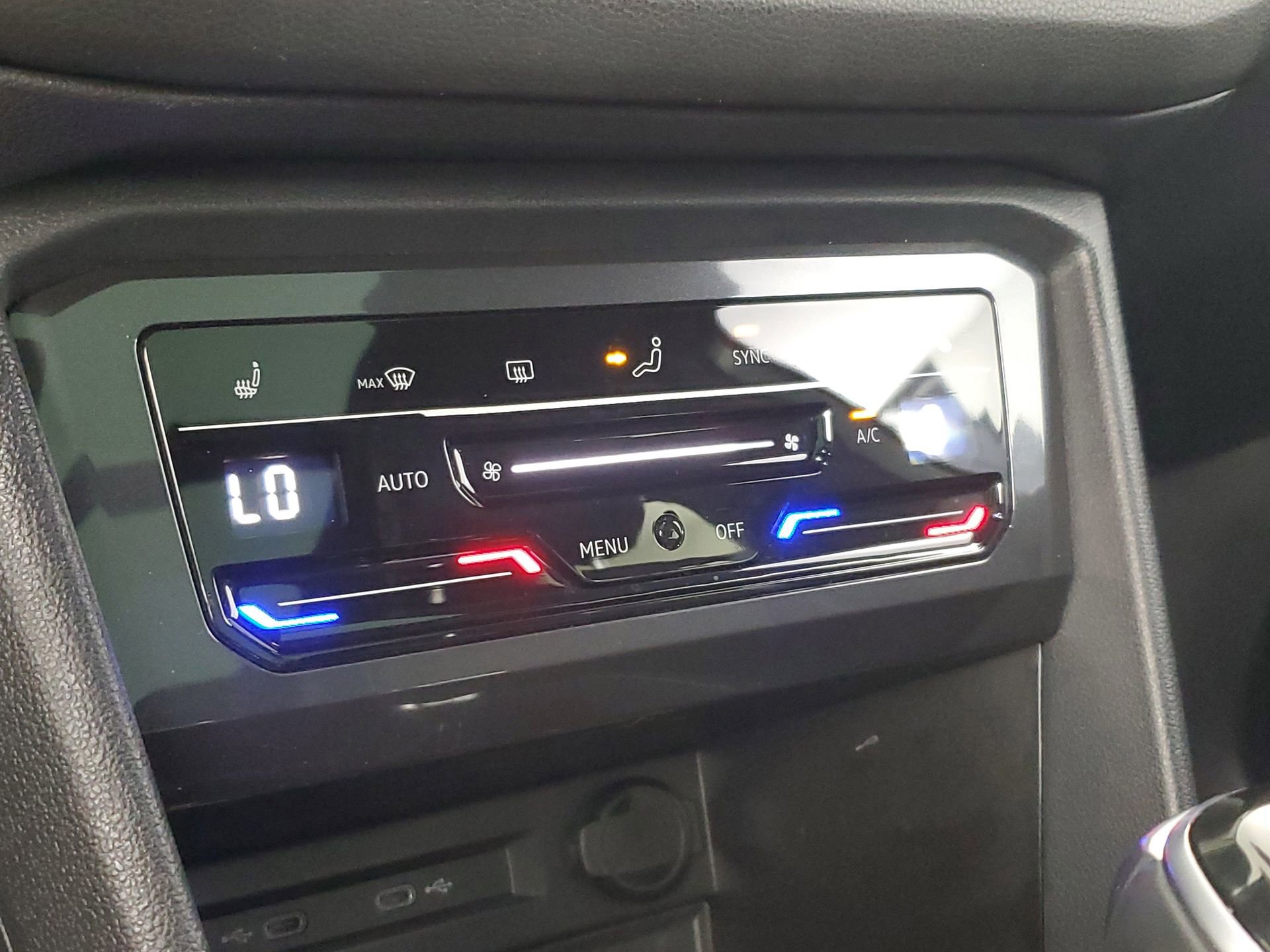 Used 2023 Volkswagen Tiguan SE R-Line image 36