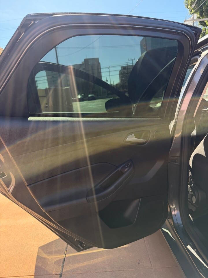 Used 2018 Ford Focus SEL image 24