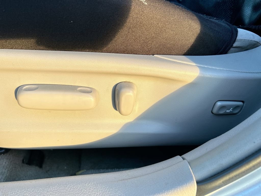 Used 2011 Toyota Camry LE FWD image 12