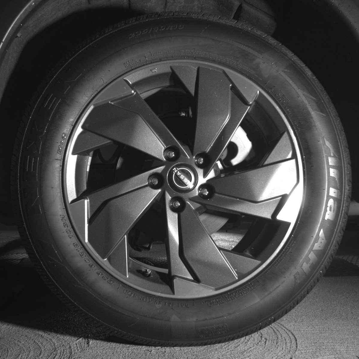 Used 2025 Nissan Rogue SV AWD/4WD image 14