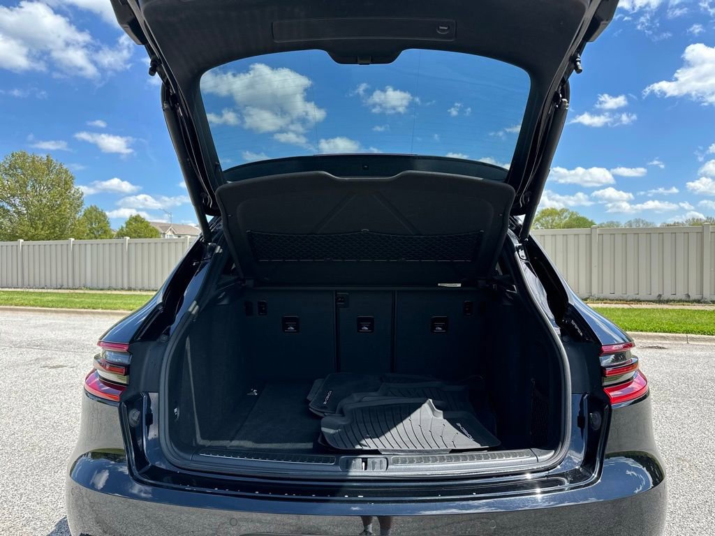 Used 2018 Porsche Macan AWD/4WD image 22