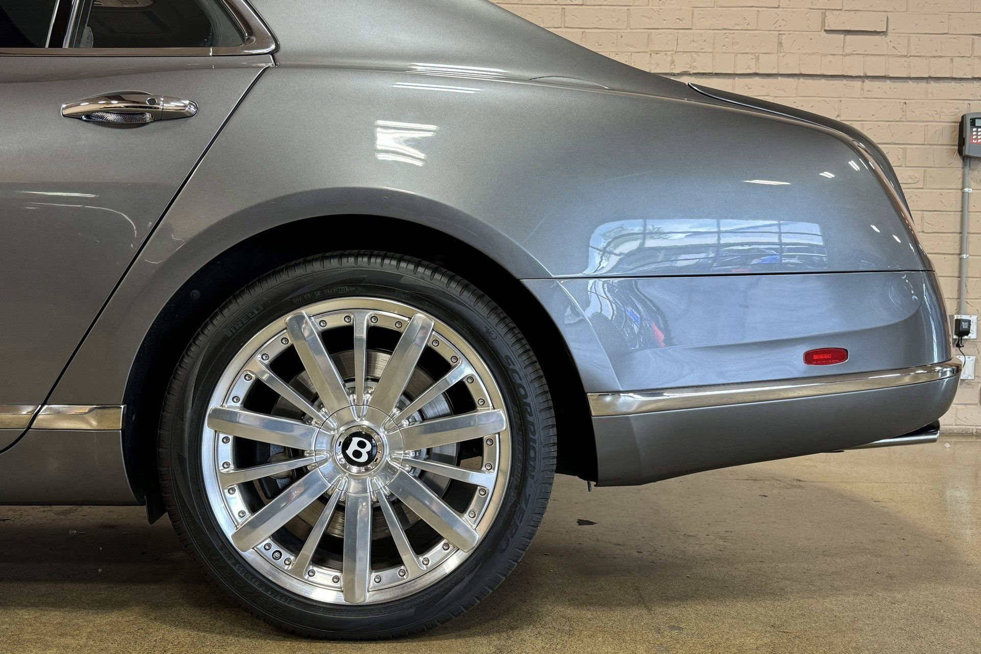 Used 2013 Bentley Mulsanne image 24