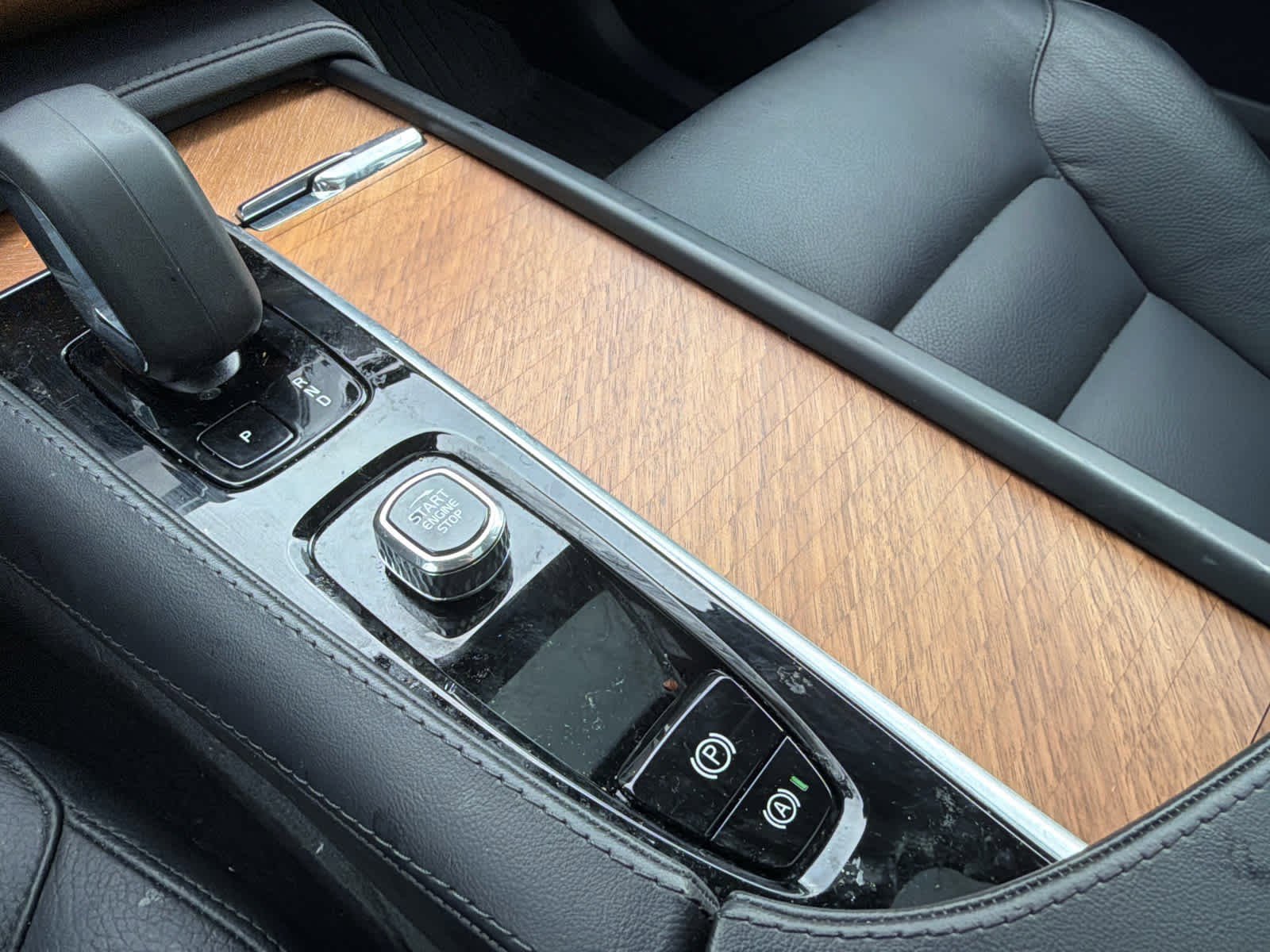 Certified 2024 Volvo XC90 B6 Plus w/ Protection Package Premier image 31