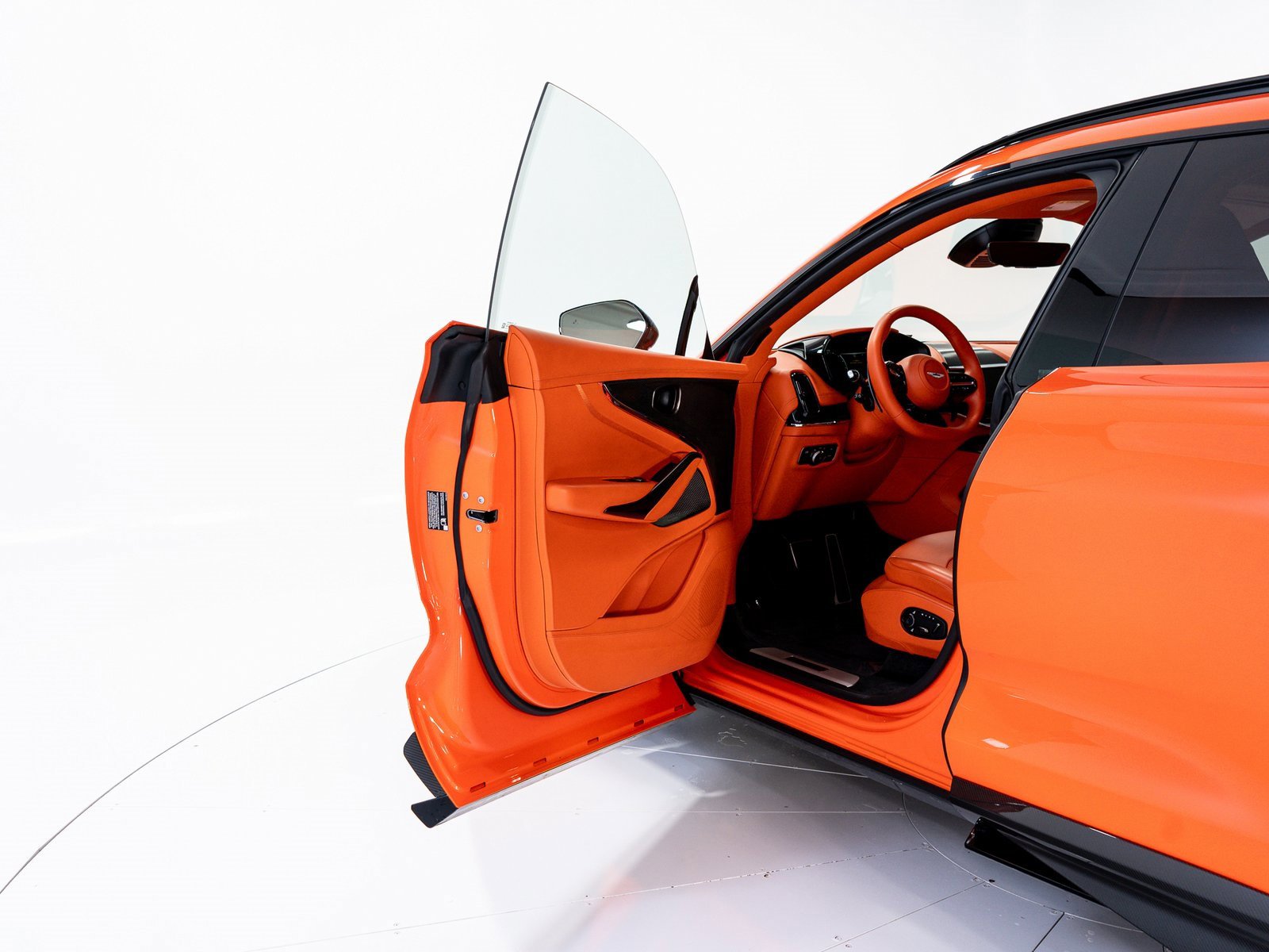 Used 2025 Aston Martin DBX 707 image 9