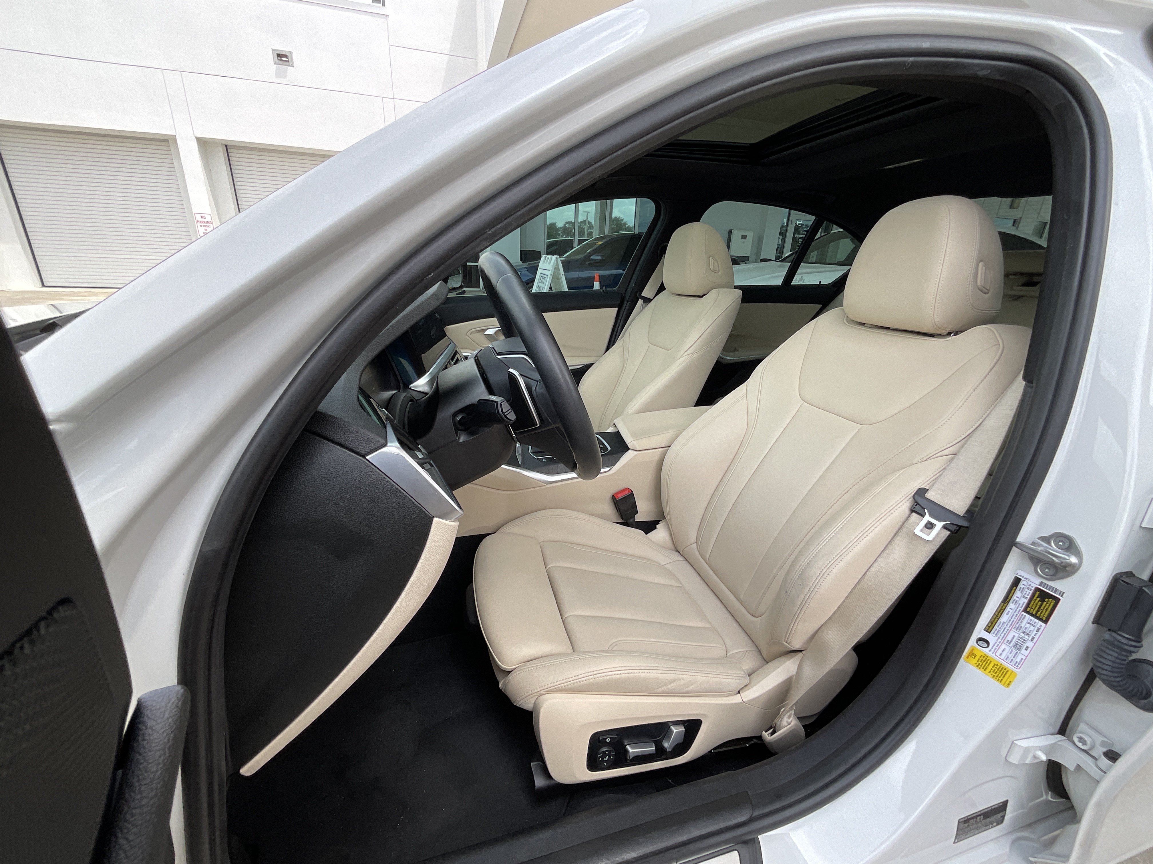 Used 2021 BMW 330i Sedan w/ Convenience Package RWD image 11