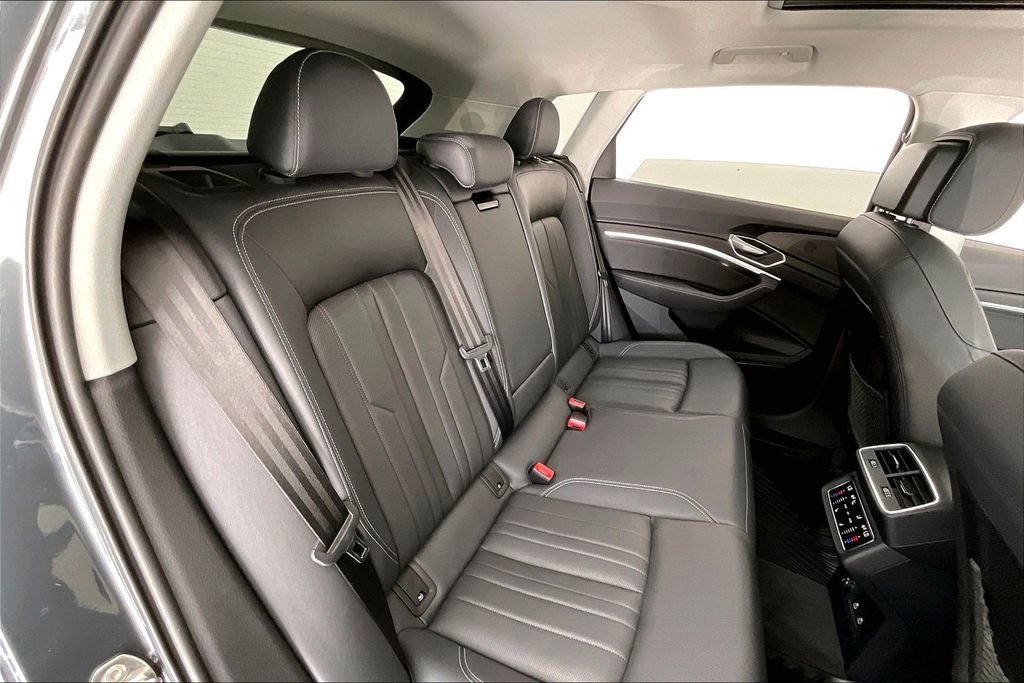 Used 2024 Audi Q8 e-tron Premium Plus w/ Premium Plus Package image 36