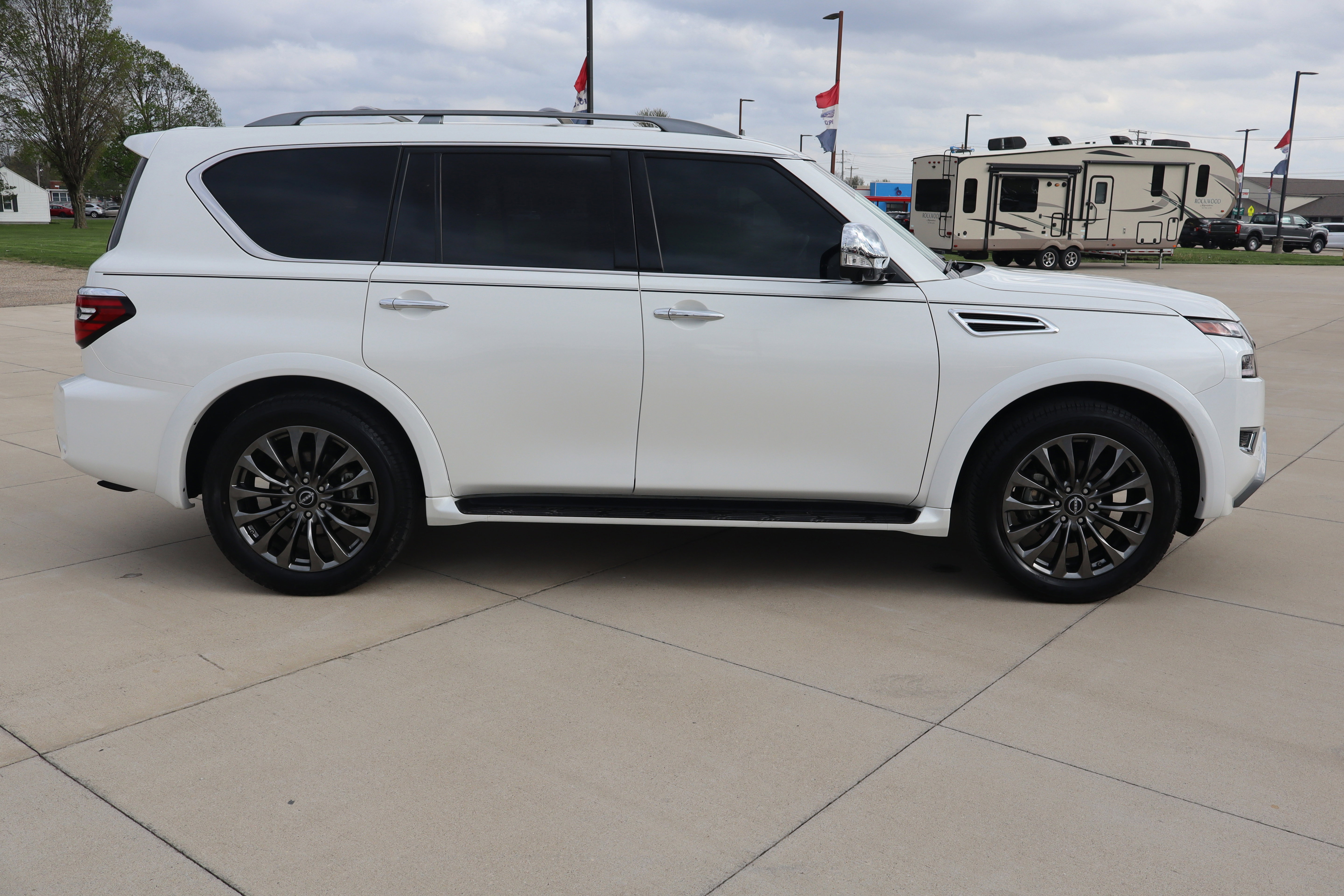 Used 2024 Nissan Armada Platinum w/ Cargo Package image 4