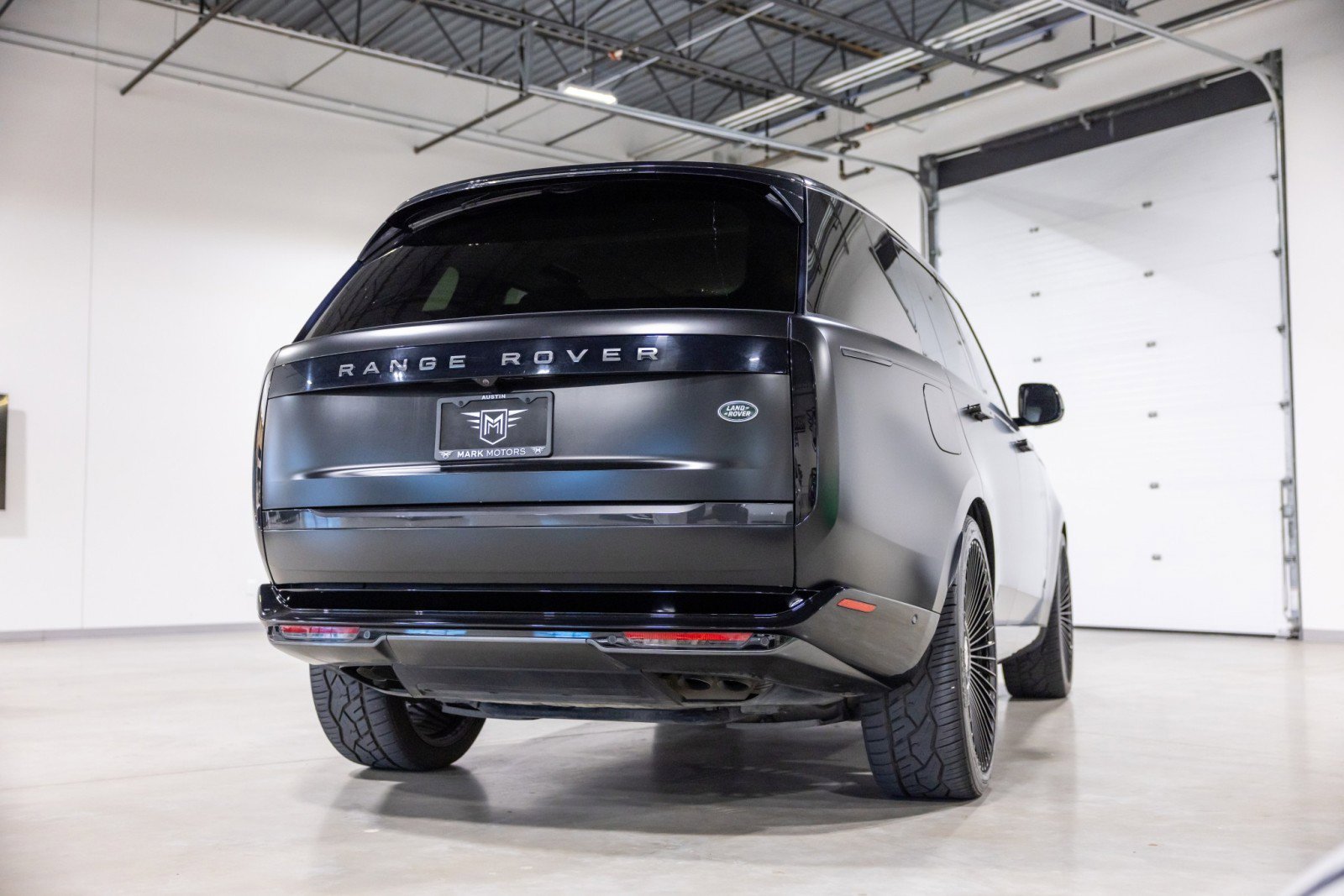 Used 2023 Land Rover Range Rover SE image 4