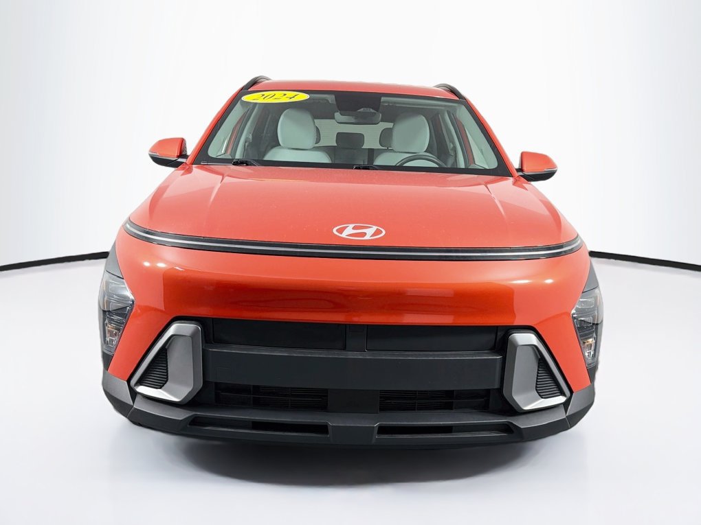 Used 2024 Hyundai Kona SEL FWD image 2