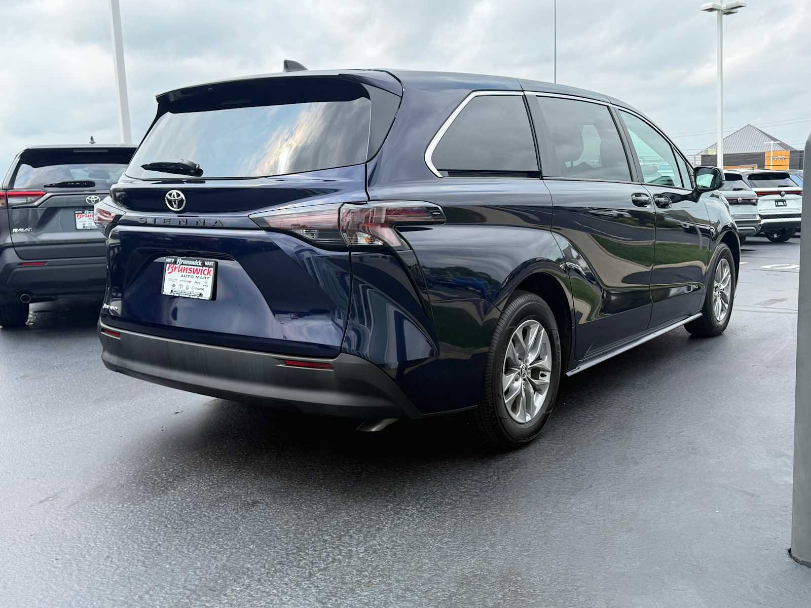 Certified 2026 Toyota Sienna LE AWD/4WD image 4