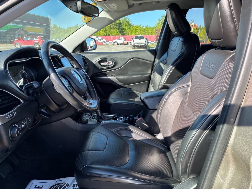 Used 2019 Jeep Cherokee Limited AWD/4WD image 11