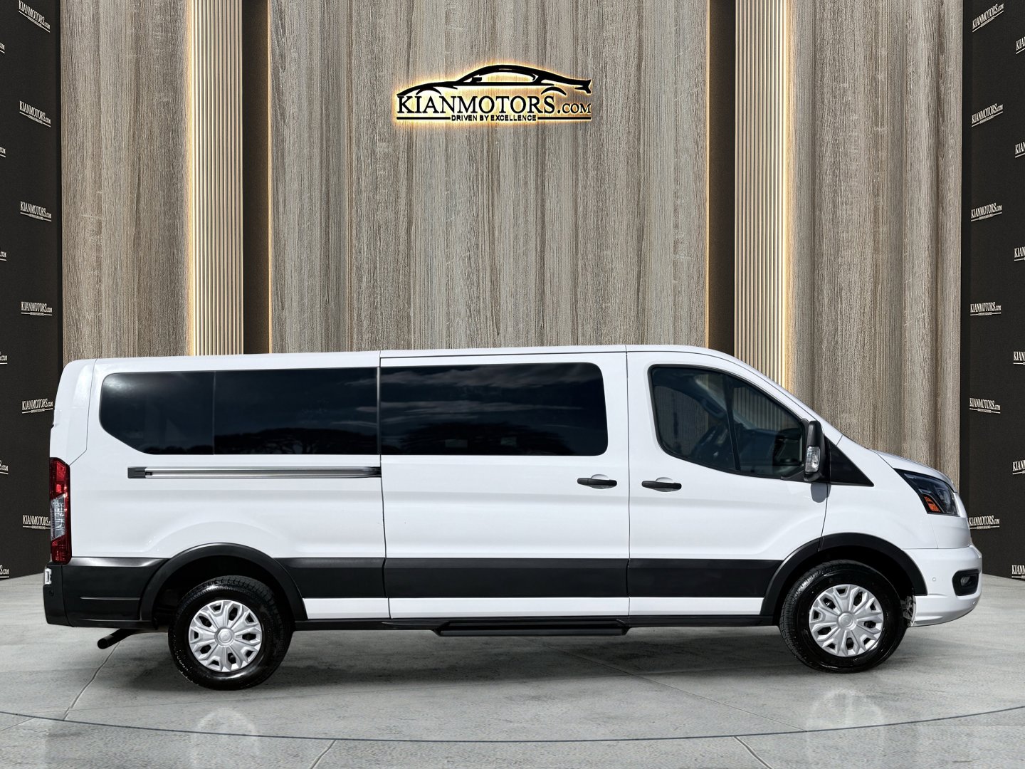 Used 2023 Ford Transit 350 XLT image 8