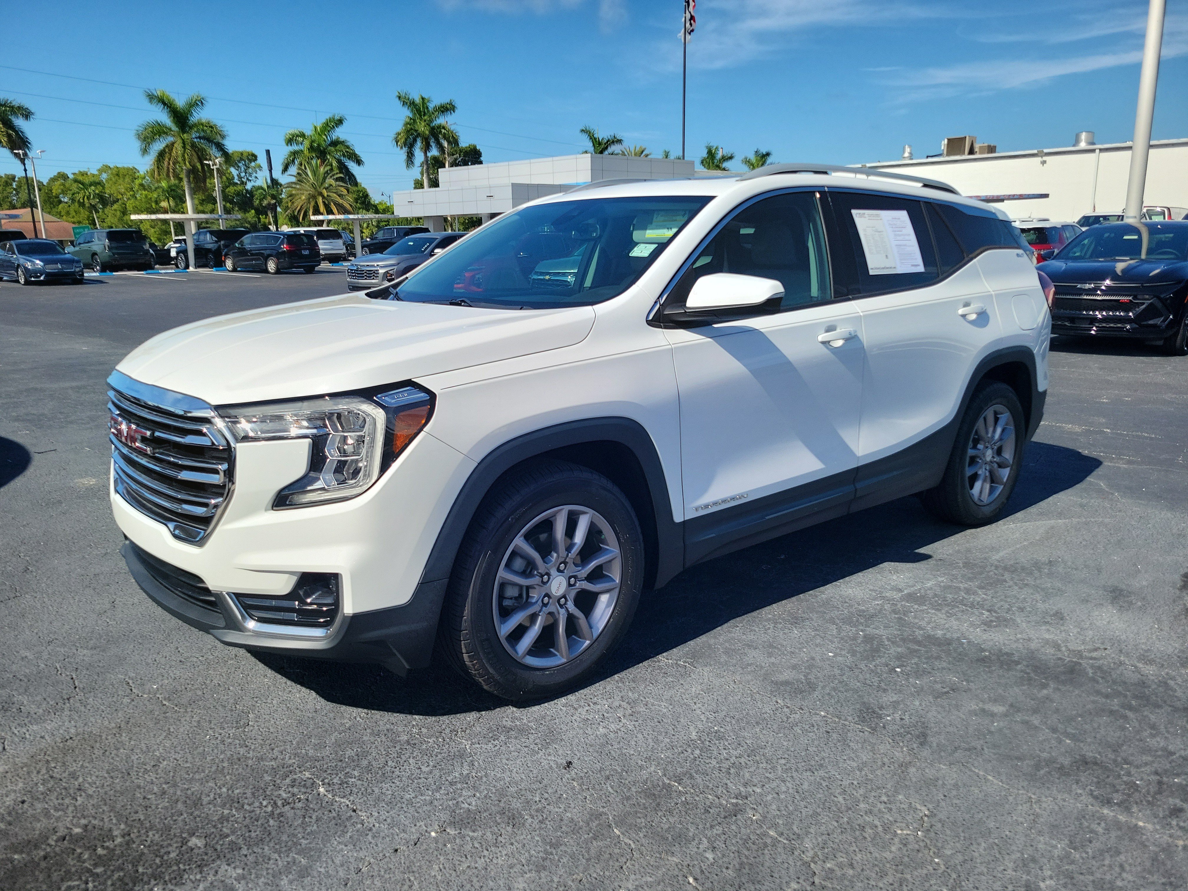 Used 2023 GMC Terrain SLT FWD image 2