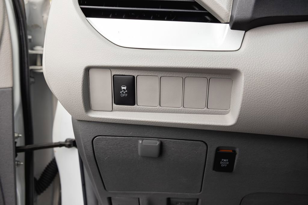 Used 2017 Toyota Sienna LE FWD image 13
