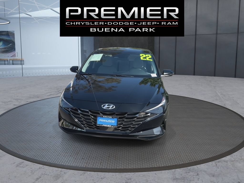 Used 2022 Hyundai Elantra Limited FWD image 4