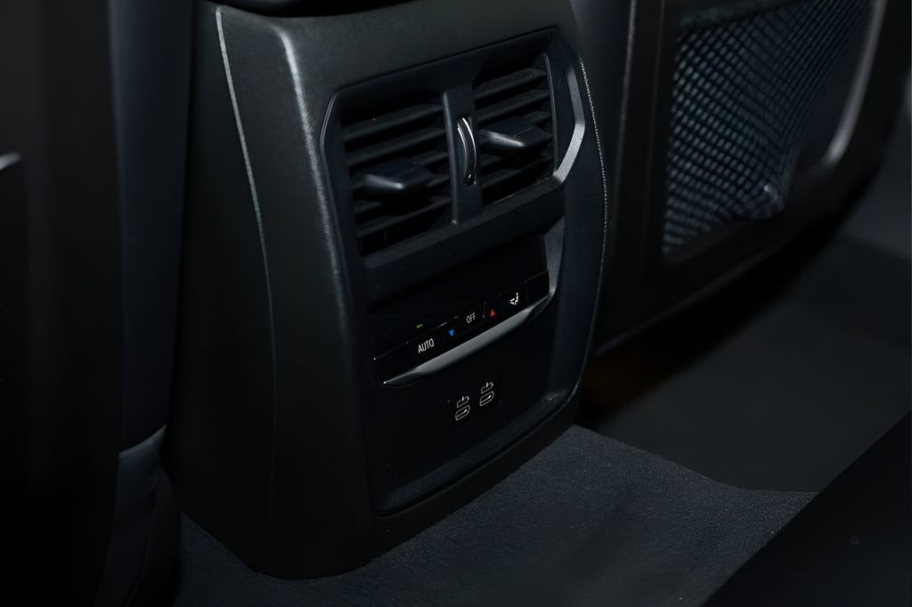 Used 2023 BMW 330e xDrive w/ Premium Package image 31