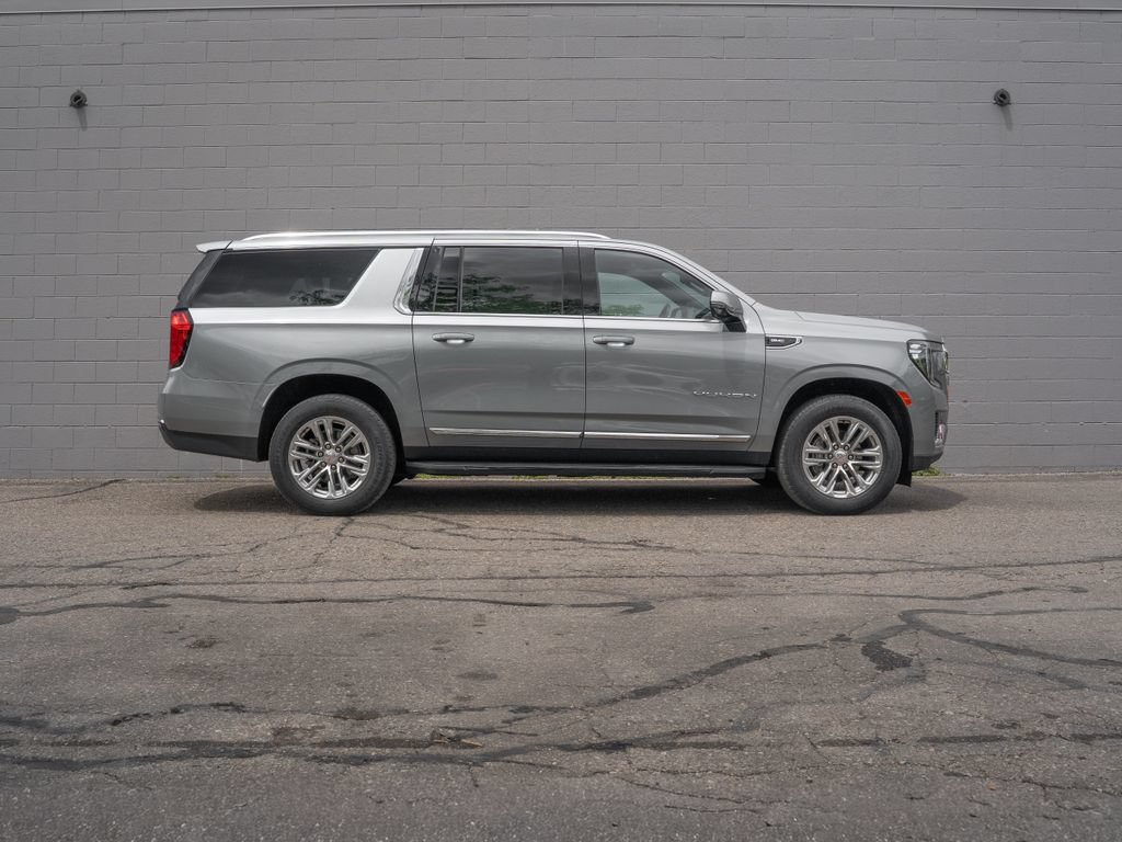 Used 2023 GMC Yukon XL SLT w/ SLT Premium Package AWD/4WD image 8