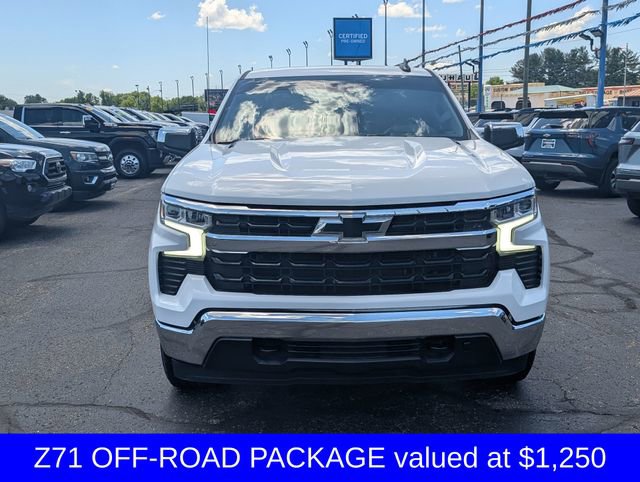Used 2022 Chevrolet Silverado 1500 LT w/ Z71 Off-Road Package AWD/4WD image 2