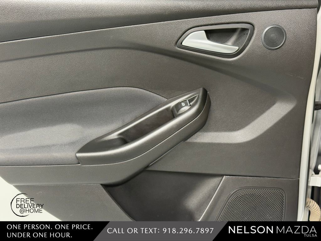 Used 2018 Ford Focus Titanium FWD image 35
