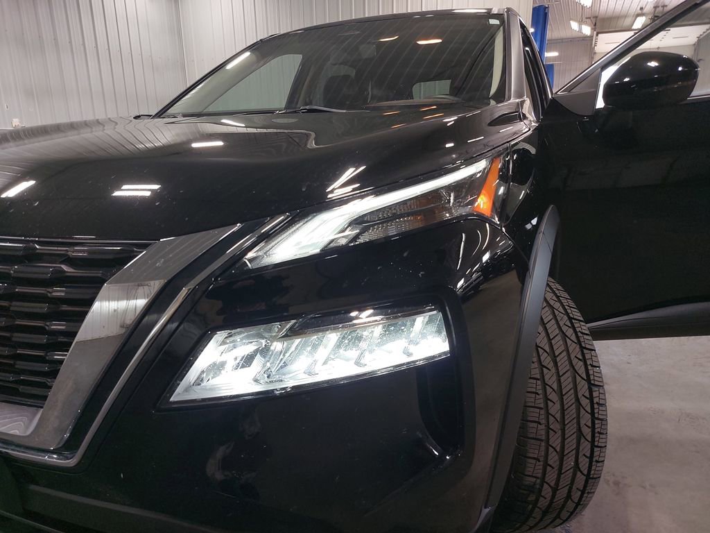 Certified 2023 Nissan Rogue SV image 30
